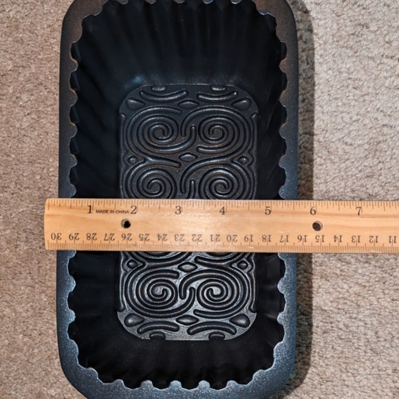 Technique Scroll Design Loaf Pan - Picture 4 of 7